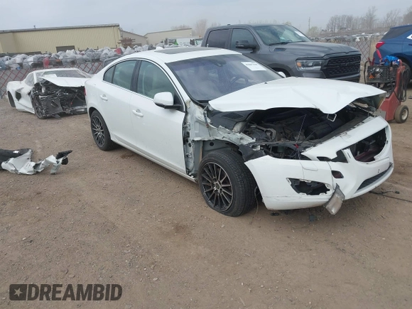 2012 Volvo S60 T5 z VIN YV1622FS0C2145678, wystawiony jako IAAI lot #42067448 z przebiegiem 145 399 mil mil oraz . Historia ofert i sprzedaży dostępna na DreamBid. Obrazek 1.