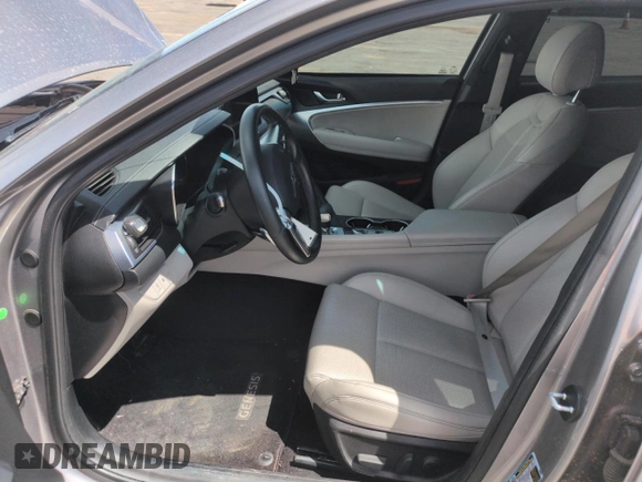 2022 Genesis G70 2.0T z VIN KMTG34TA2NU095874, wystawiony jako Copart lot #56803375 z przebiegiem 61 492 mil mil oraz Szkoda całkowita • Salvage title. Historia ofert i sprzedaży dostępna na DreamBid. Obrazek 7.