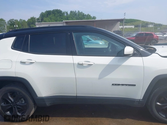 2020 Jeep Compass Latitude z VIN 3C4NJDBB6LT157841, wystawiony jako IAAI lot #42484052 z przebiegiem 52 610 mil mil oraz . Historia ofert i sprzedaży dostępna na DreamBid. Obrazek 13.