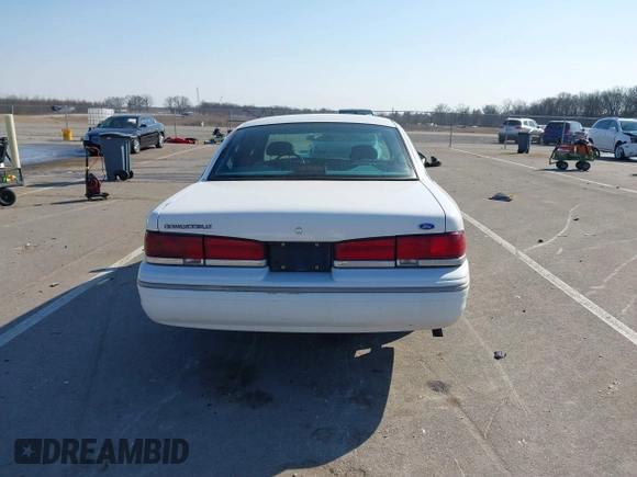 1995 Ford Crown Victoria LX с VIN 2FALP74W3SX123480, выставлен на аукционе IAAI как лот 41737431 с пробегом Не указан миль и . История ставок и продаж доступна на DreamBid. Изображение 16.