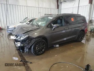 2020 Chrysler Pacifica Launch Edition z VIN 2C4RC3BG4LR263807, wystawiony jako Copart lot #56363255 z przebiegiem Nie podano mil oraz Szkoda całkowita • Salvage title. Historia ofert i sprzedaży dostępna na DreamBid. Obrazek 1.