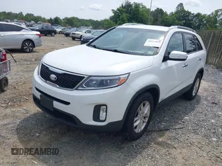 2014 Kia Sorento LX z VIN 5XYKTCA63EG524801, wystawiony jako IAAI lot #42471876 z przebiegiem 143 319 mil mil oraz . Historia ofert i sprzedaży dostępna na DreamBid. Obrazek 2.
