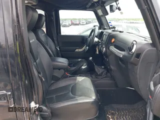 2015 Jeep Wrangler Unlimited Rubicon z VIN 1C4BJWFG2FL572417, wystawiony jako IAAI lot #41895927 z przebiegiem 54 981 mil mil oraz . Historia ofert i sprzedaży dostępna na DreamBid. Obrazek 5.