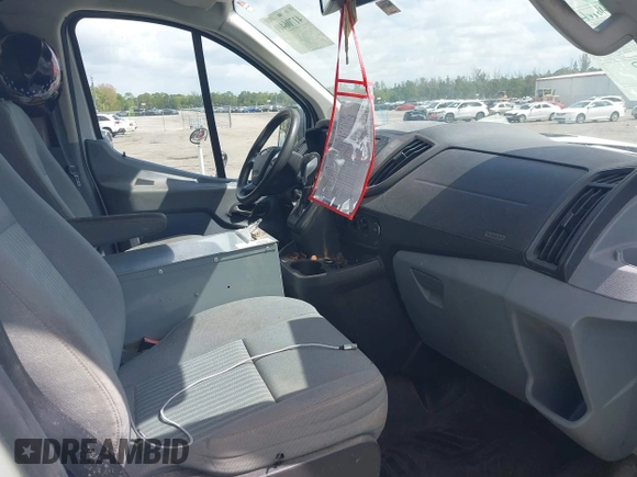 2016 Ford Transit Cargo z VIN 1FTYR1ZM5GKA69902, wystawiony jako IAAI lot #41706401 z przebiegiem 179 319 mil mil oraz . Historia ofert i sprzedaży dostępna na DreamBid. Obrazek 5.
