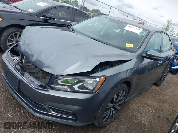 2019 Volkswagen Passat Wolfsburg Edition z VIN 1VWLA7A30KC010294, wystawiony jako IAAI lot #42159974 z przebiegiem 86 303 mil mil oraz . Historia ofert i sprzedaży dostępna na DreamBid. Obrazek 18.