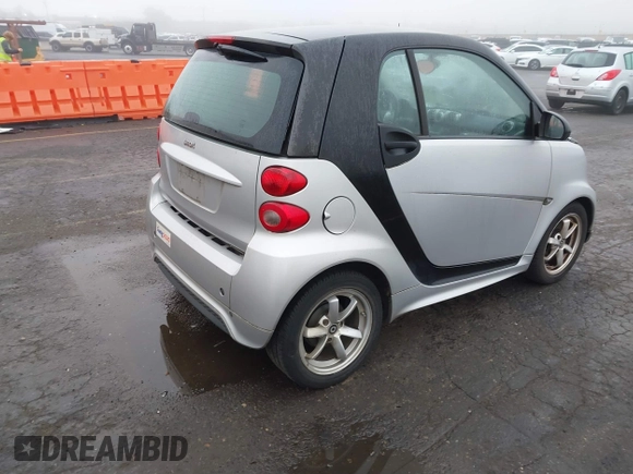 2015 Smart fortwo Passion with VIN WMEEJ3BA9FK819985, listed as a IAAI auction lot 41879486 with 79,394 mi miles. Bid and sale history available at carsss.com. Image 4.