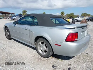 2003 Ford Mustang Deluxe z VIN 1FAFP44453F379157, wystawiony jako IAAI lot #41612382 z przebiegiem 107 599 mil mil oraz . Historia ofert i sprzedaży dostępna na DreamBid. Obrazek 3.