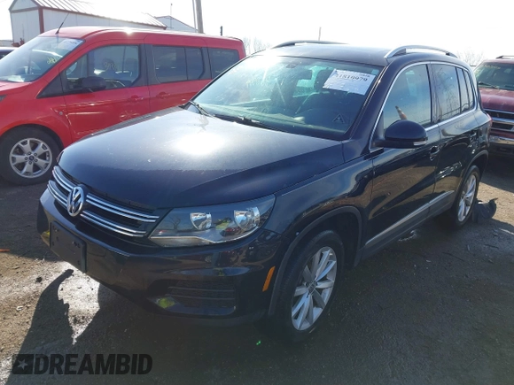 2017 Volkswagen Tiguan Wolfsburg Edition z VIN WVGSV7AXXHK007144, wystawiony jako IAAI lot #41810979 z przebiegiem 125 363 mil mil oraz . Historia ofert i sprzedaży dostępna na DreamBid. Obrazek 18.