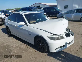 2007 BMW 3 Series 328i with VIN WBAVA33567KX73725, listed as a IAAI auction lot 41985667 with 113,491 mi miles. Bid and sale history available at carsss.com. Image 1.