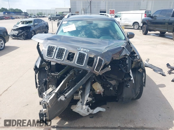 2019 Jeep Cherokee Latitude Plus z VIN 1C4PJLLB2KD333239, wystawiony jako IAAI lot #42144451 z przebiegiem 64 828 mil mil oraz . Historia ofert i sprzedaży dostępna na DreamBid. Obrazek 12.
