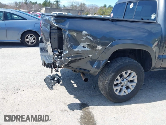 2017 Toyota Tacoma SR5 with VIN 3TMCZ5AN8HM104867, listed as a IAAI auction lot 41931133 with 76,051 mi miles. Bid and sale history available at carsss.com. Image 6.