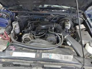 2003 Chevrolet S-10 with VIN 1GCCS19X238169679, listed as a IAAI auction lot 41842156 with 83,940 mi miles. Bid and sale history available at carsss.com. Image 10.
