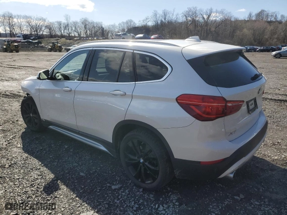 2020 BMW X1 xDrive28i with VIN WBXJG9C00L5P60455, listed as a Copart auction lot 52353875 with 77,709 mi miles and Salvage Title. Bid and sale history available at carsss.com. Image 2.