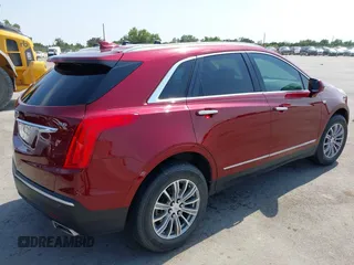 2017 Cadillac XT5 Luxury FWD z VIN 1GYKNBRS4HZ151581, wystawiony jako IAAI lot #42043322 z przebiegiem 120 598 mil mil oraz . Historia ofert i sprzedaży dostępna na DreamBid. Obrazek 4.