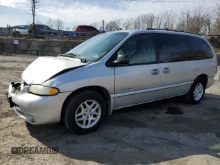 2000 Dodge Caravan SE with VIN 1B4GP44R4YB761945, listed as a Copart auction lot 51505745 with 110,452 mi miles and Salvage Title. Bid and sale history available at carsss.com. Image 1.