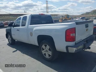 2007 Chevrolet Silverado 1500 LT w/2LT with VIN 2GCEC190471726075, listed as a IAAI auction lot 41922472 with 184,963 mi miles. Bid and sale history available at carsss.com. Image 3.