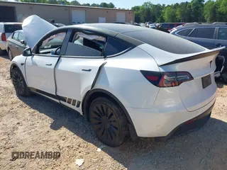2021 Tesla Model Y Long Range z VIN 5YJYGDEE0MF204377, wystawiony jako IAAI lot #42139838 z przebiegiem Nie podano mil oraz . Historia ofert i sprzedaży dostępna na DreamBid. Obrazek 3.