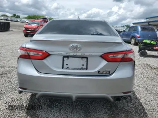 2020 Toyota Camry SE z VIN 4T1G11AK3LU928461, wystawiony jako Copart lot #56128885 z przebiegiem 103 559 mil mil oraz Szkoda całkowita • Salvage title. Historia ofert i sprzedaży dostępna na DreamBid. Obrazek 6.