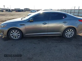 2015 Kia Optima EX z VIN 5XXGN4A7XFG402635, wystawiony jako IAAI lot #41952546 z przebiegiem 121 390 mil mil oraz . Historia ofert i sprzedaży dostępna na DreamBid. Obrazek 13.