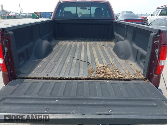 2005 Ford F-150 XL z VIN 1FTRF14545NB41150, wystawiony jako IAAI lot #42472198 z przebiegiem 198 358 mil mil oraz . Historia ofert i sprzedaży dostępna na DreamBid. Obrazek 12.