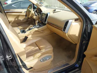 2014 Porsche Cayenne S z VIN WP1AB2A27ELA55804, wystawiony jako IAAI lot #42083807 z przebiegiem 161 590 mil mil oraz . Historia ofert i sprzedaży dostępna na DreamBid. Obrazek 5.