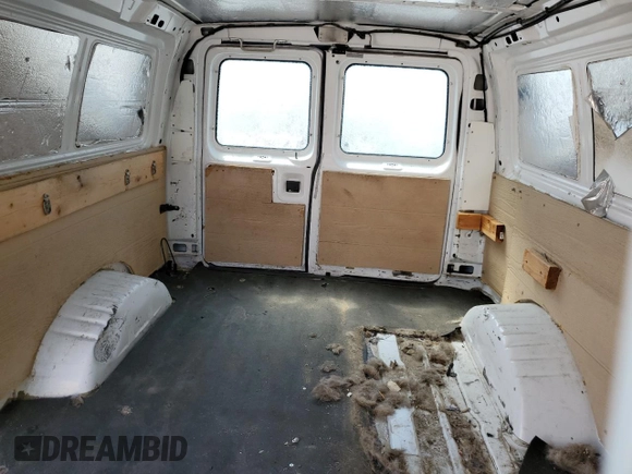 2010 Ford Econoline Cargo Commercial z VIN 1FTNE2EL0ADA17719, wystawiony jako Copart lot #59343765 z przebiegiem 85 417 mil mil oraz Tytuł czysty. Historia ofert i sprzedaży dostępna na DreamBid. Obrazek 10.