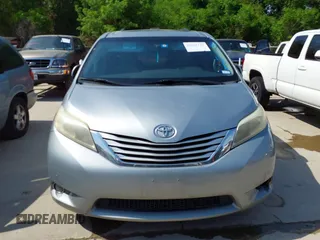 2016 Toyota Sienna XLE with VIN 5TDYK3DC5GS763674, listed as a IAAI auction lot 42035115 with 133,120 mi miles. Bid and sale history available at carsss.com. Image 12.