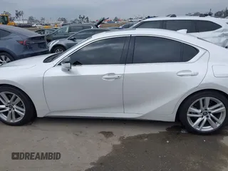 2021 Lexus IS 300 z VIN JTHCA1D27M5115858, wystawiony jako IAAI lot #42131418 z przebiegiem 17 069 mil mil oraz . Historia ofert i sprzedaży dostępna na DreamBid. Obrazek 14.