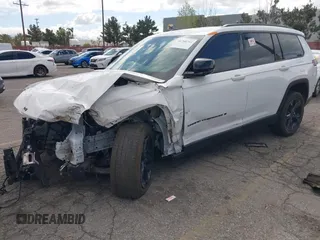 2023 Jeep Grand Cherokee Altitude z VIN 1C4RJKAG0P8855367, wystawiony jako IAAI lot #41788741 z przebiegiem 25 338 mil mil oraz . Historia ofert i sprzedaży dostępna na DreamBid. Obrazek 2.