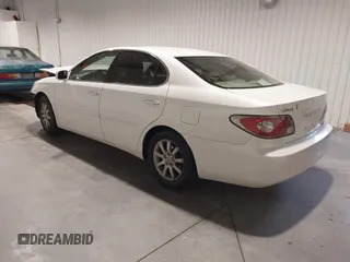 2002 Lexus ES 300 with VIN JTHBF30G825014674, listed as a IAAI auction lot 41805330 with 228,888 mi miles. Bid and sale history available at carsss.com. Image 3.