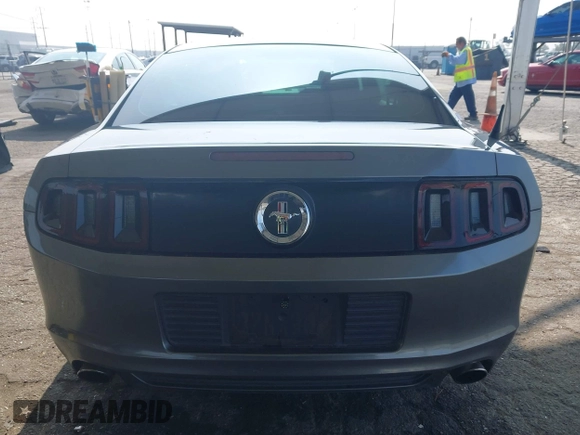 2013 Ford Mustang V6 с VIN 1ZVBP8AM2D5255551, выставлен на аукционе IAAI как лот 42587289 с пробегом 118 606 миль миль и . История ставок и продаж доступна на DreamBid. Изображение 17.