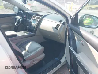 2010 Mazda CX-9 Grand Touring z VIN JM3TB3MV4A0234374, wystawiony jako IAAI lot #42411065 z przebiegiem 189 842 mil mil oraz . Historia ofert i sprzedaży dostępna na DreamBid. Obrazek 5.