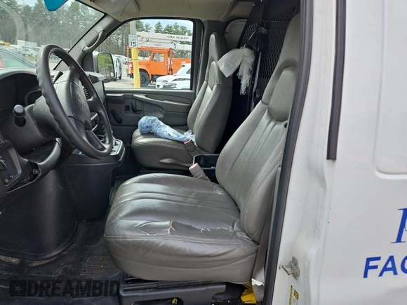 2005 Chevrolet Express Cargo z VIN 1GCFG15X451215108, wystawiony jako IAAI lot #42607984 z przebiegiem 127 758 mil mil oraz . Historia ofert i sprzedaży dostępna na DreamBid. Obrazek 36.