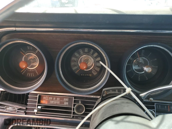 1967 Ford Thunderbird с VIN 7Y84Q116488, выставлен на аукционе Copart как лот 76255654 с пробегом 68 392 миль миль и На запчасти • Non repairable. История ставок и продаж доступна на DreamBid. Изображение 9.