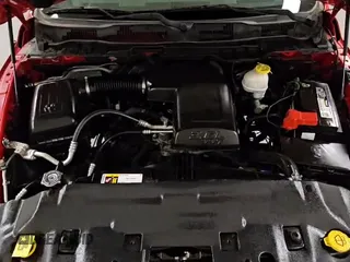 2018 Ram 1500 Tradesman z VIN 1C6RR6KG4JS295207, wystawiony jako Copart lot #83792795 z przebiegiem 66 354 mil mil oraz Czysty tytuł • Clean title. Historia ofert i sprzedaży dostępna na DreamBid. Obrazek 12.