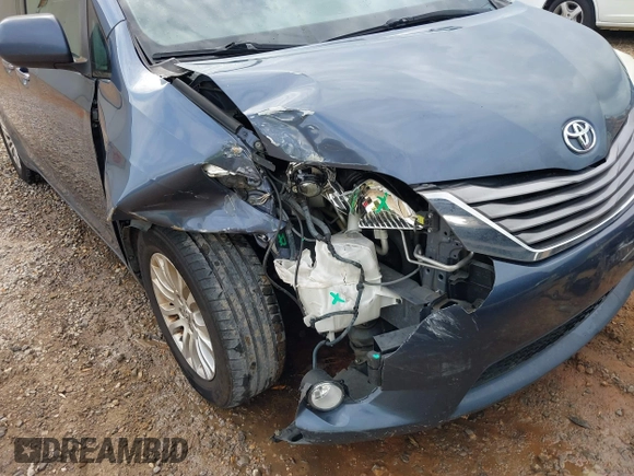 2015 Toyota Sienna XLE with VIN 5TDYK3DC1FS594123, listed as a IAAI auction lot 41944711 with 208,249 mi miles. Bid and sale history available at carsss.com. Image 6.