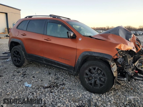 2016 Jeep Cherokee Trailhawk with VIN 1C4PJMBSXGW286822, listed as a Copart auction lot 42823545 with 66,898 mi miles and Salvage title. Bid and sale history available at DreamBid. Image 4.