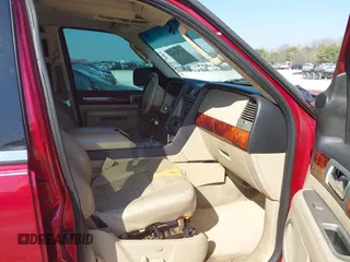 2005 Lincoln Navigator Luxury z VIN 5LMFU27535LJ22068, wystawiony jako IAAI lot #41766399 z przebiegiem 237 554 mil mil oraz . Historia ofert i sprzedaży dostępna na DreamBid. Obrazek 5.