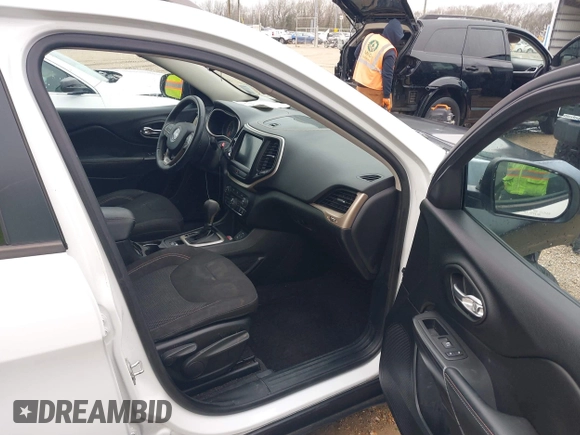 2017 Jeep Cherokee Latitude with VIN 1C4PJLCB5HW514171, listed as a IAAI auction lot 41572117 with 110,632 mi miles and . Bid and sale history available at DreamBid. Image 5.