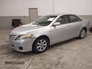 2010 Toyota Camry z VIN 4T4BF3EK4AR021612, wystawiony jako IAAI lot #41308791 z przebiegiem 329 133 mil mil oraz . Historia ofert i sprzedaży dostępna na DreamBid. Obrazek 2.