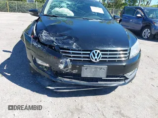 2012 Volkswagen Passat SE z VIN 1VWBN7A3XCC086400, wystawiony jako IAAI lot #41839332 z przebiegiem 83 567 mil mil oraz . Historia ofert i sprzedaży dostępna na DreamBid. Obrazek 6.
