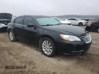 2013 Chrysler 200 Touring z VIN 1C3CCBBB6DN539475, wystawiony jako Copart lot #43955965 z przebiegiem 129 207 mil mil oraz Szkoda całkowita • Salvage title. Historia ofert i sprzedaży dostępna na DreamBid. Obrazek 4.