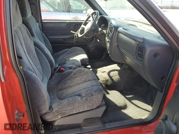 2000 GMC Sonoma SL z VIN 1GTCS145XYK251238, wystawiony jako Copart lot #77899534 z przebiegiem 61 827 mil mil oraz Szkody całkowita. Historia ofert i sprzedaży dostępna na DreamBid. Obrazek 10.