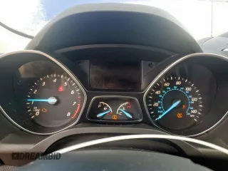 2015 Ford Escape SE z VIN 1FMCU0G96FUB88400, wystawiony jako Copart lot #61174495 z przebiegiem Nie podano mil oraz Czysty tytuł • Clean title. Historia ofert i sprzedaży dostępna na DreamBid. Obrazek 9.