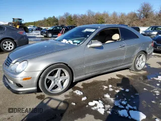 2005 Mercedes-Benz CLK 500 z VIN WDBTJ75J75F141221, wystawiony jako Copart lot #42490014 z przebiegiem 119 499 mil mil oraz Nie do naprawy. Historia ofert i sprzedaży dostępna na DreamBid. Obrazek 1.