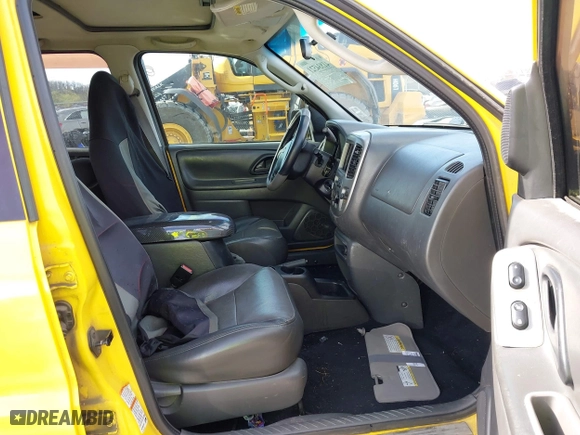2003 Ford Escape XLT Popular 2 with VIN 1FMCU93153KC03710, listed as a IAAI auction lot 41834521 with 168,027 mi miles. Bid and sale history available at carsss.com. Image 5.
