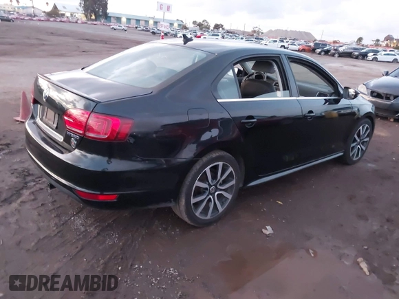 2013 Volkswagen Jetta Hybrid SEL with VIN 3VW637AJ1DM277984, listed as a IAAI auction lot 41450384 with 117,665 mi miles and . Bid and sale history available at DreamBid. Image 4.