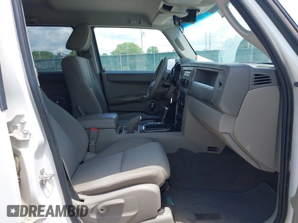 2009 Jeep Commander Sport with VIN 1J8HH48K89C550446, listed as a IAAI auction lot 42505106 with 124,299 mi miles and . Bid and sale history available at DreamBid. Image 5.
