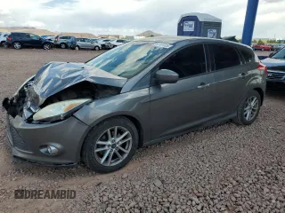 2012 Ford Focus SE z VIN 1FAHP3K24CL338153, wystawiony jako Copart lot #56161925 z przebiegiem 167 146 mil mil oraz Szkody całkowita. Historia ofert i sprzedaży dostępna na DreamBid. Obrazek 1.