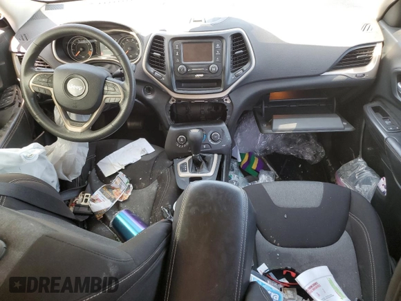 2015 Jeep Cherokee Sport z VIN 1C4PJLABXFW517597, wystawiony jako Copart lot #51459265 z przebiegiem Nie podano mil oraz Szkoda całkowita • Salvage title. Historia ofert i sprzedaży dostępna na DreamBid. Obrazek 8.